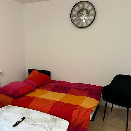 Appt Spacieux Et Calme Prox Disney-Cdg-Stade De France เลอบล็องเมนิล ภายนอก รูปภาพ