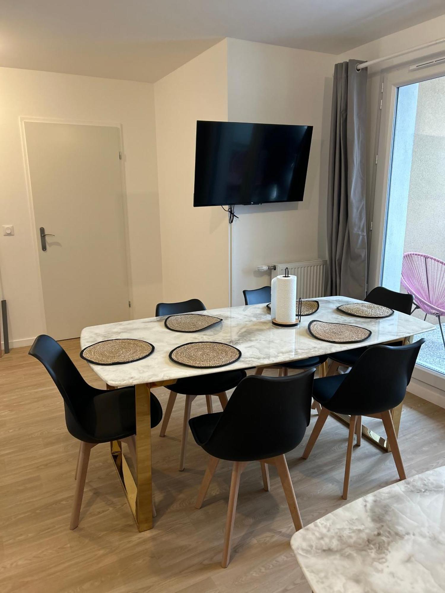 Appt Spacieux Et Calme Prox Disney-Cdg-Stade De France เลอบล็องเมนิล ภายนอก รูปภาพ